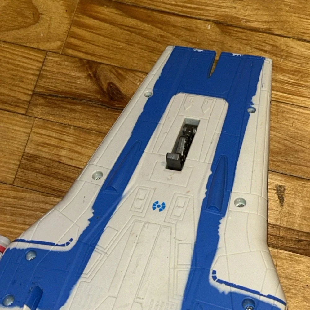 Star Wars Rise of the RESISTANCE A-WING FIGHTER with Pilot Tallie 2017 D2